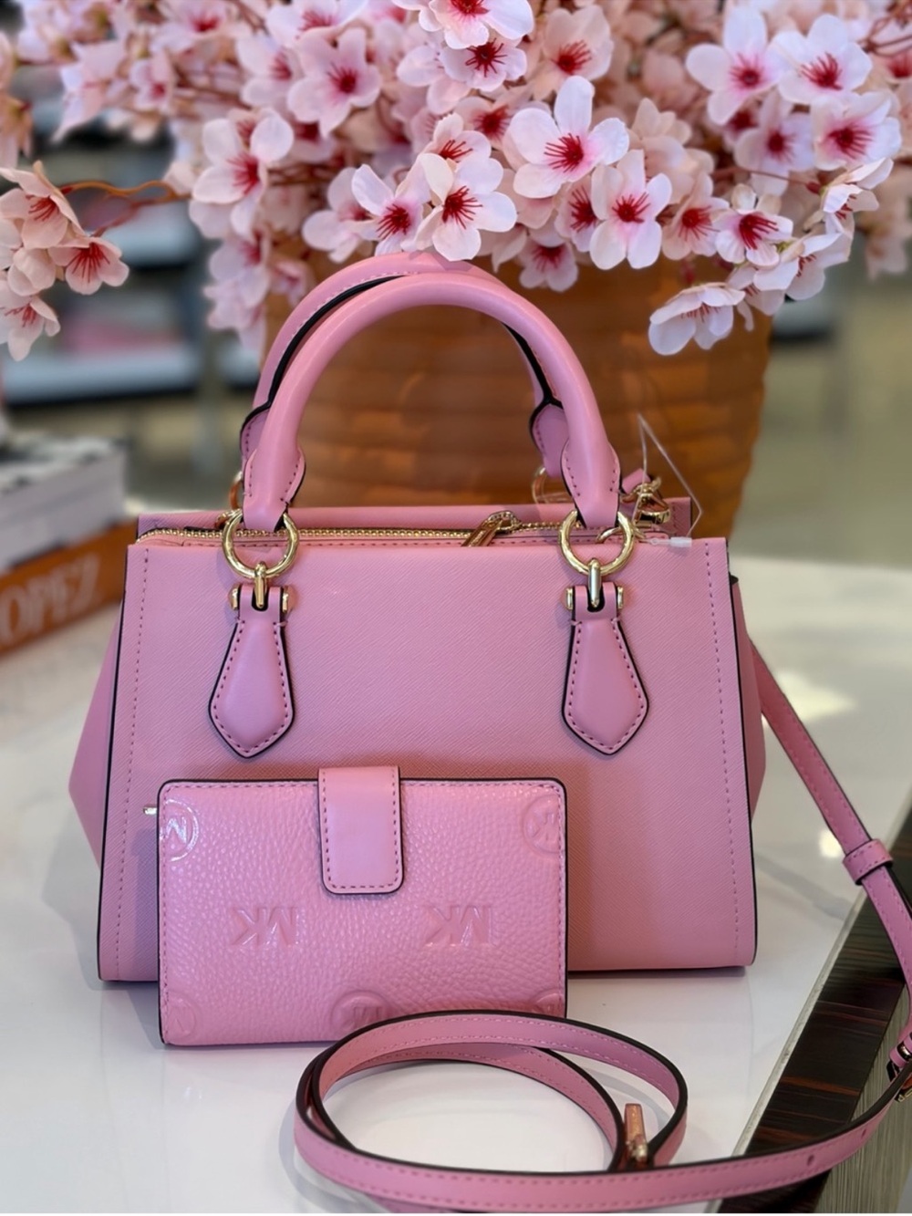 MICHAEL KORS Marilyn Small Floral Satchel
Crossbody and Wallet Set Carnation - Picture 3 of 13